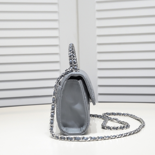 シャネルバッグ背面デザイン